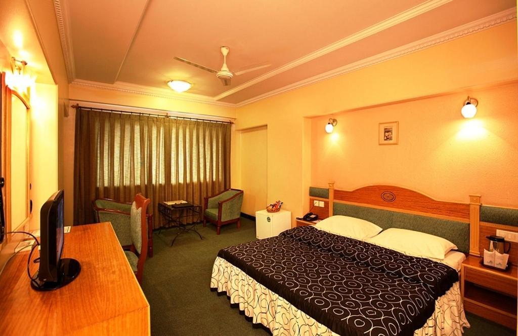 Hotel Brijwasi Royal à Mathura Extérieur photo