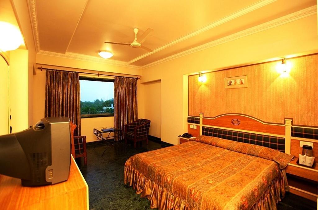 Hotel Brijwasi Royal à Mathura Extérieur photo