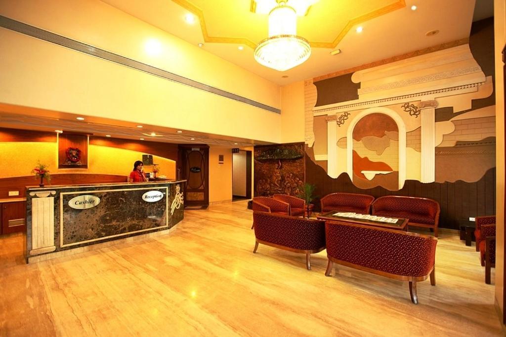 Hotel Brijwasi Royal à Mathura Extérieur photo