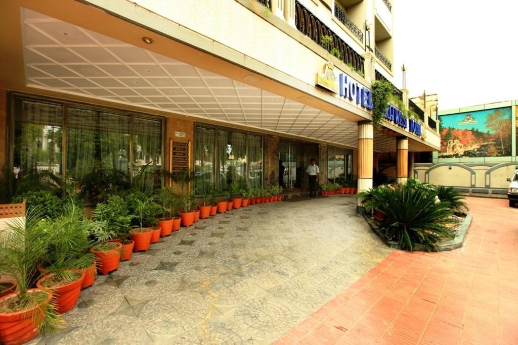 Hotel Brijwasi Royal à Mathura Extérieur photo