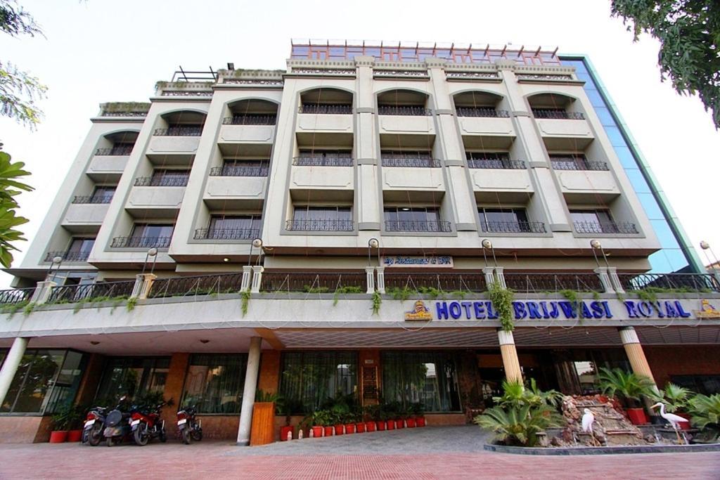 Hotel Brijwasi Royal à Mathura Extérieur photo