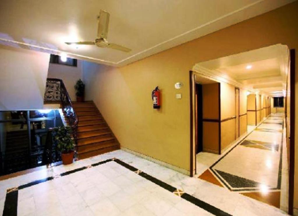 Hotel Brijwasi Royal à Mathura Extérieur photo